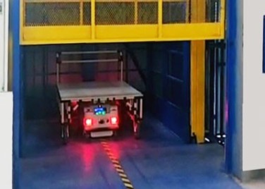 AGV小車(chē)自動(dòng)進(jìn)出貨直頂式升降臺(tái)系列